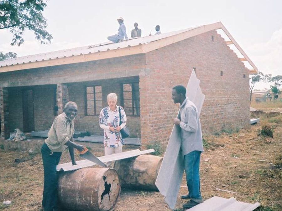 Roofing work on the Mumvuri community building