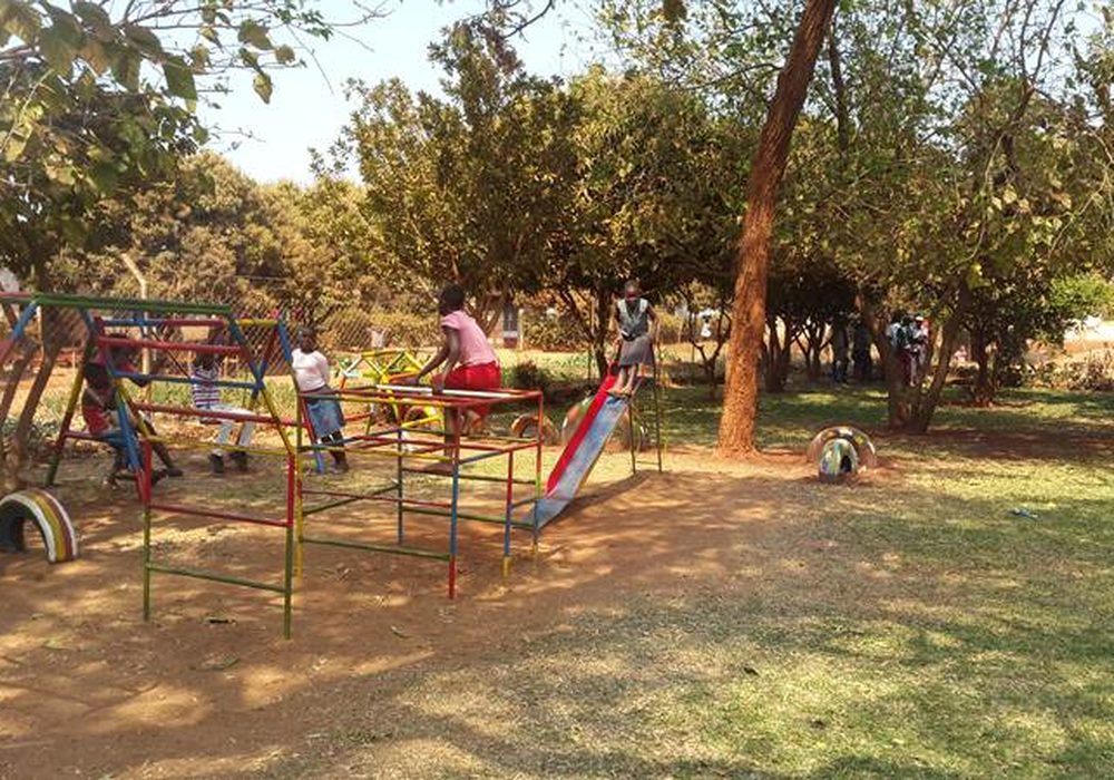 Primary school children at a Mumvuri Project fun day